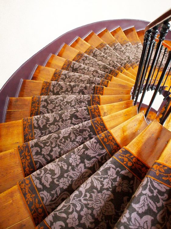 tapis d'escalier motifs floraux