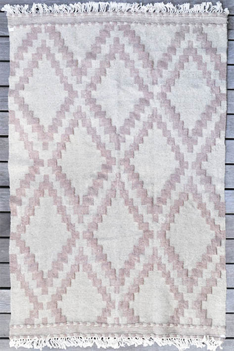 tapis d'intérieur géométrique rose et blanc