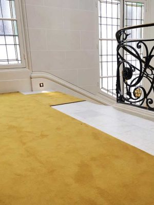 tapis jaune