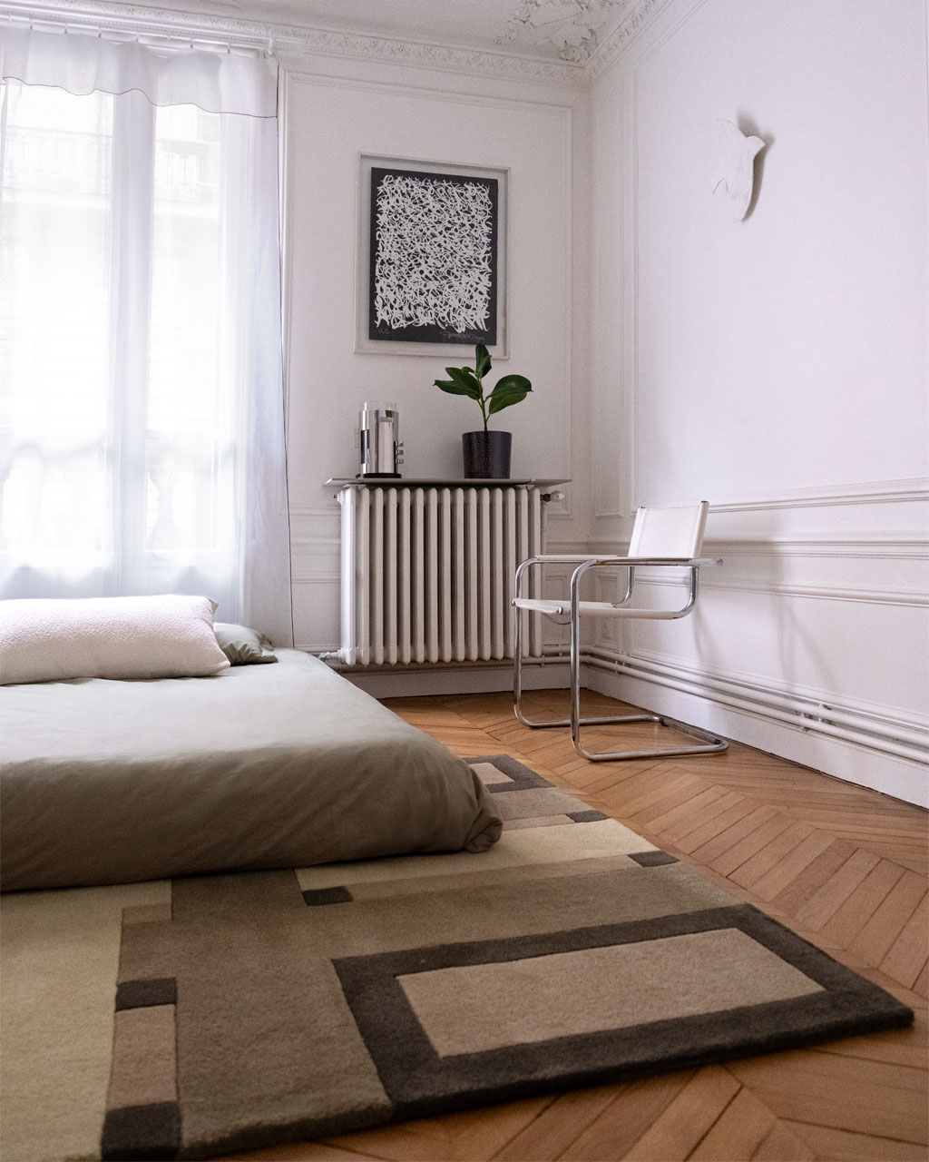 Tapis de chambre Camille marron de Camille Techer dans une chambre