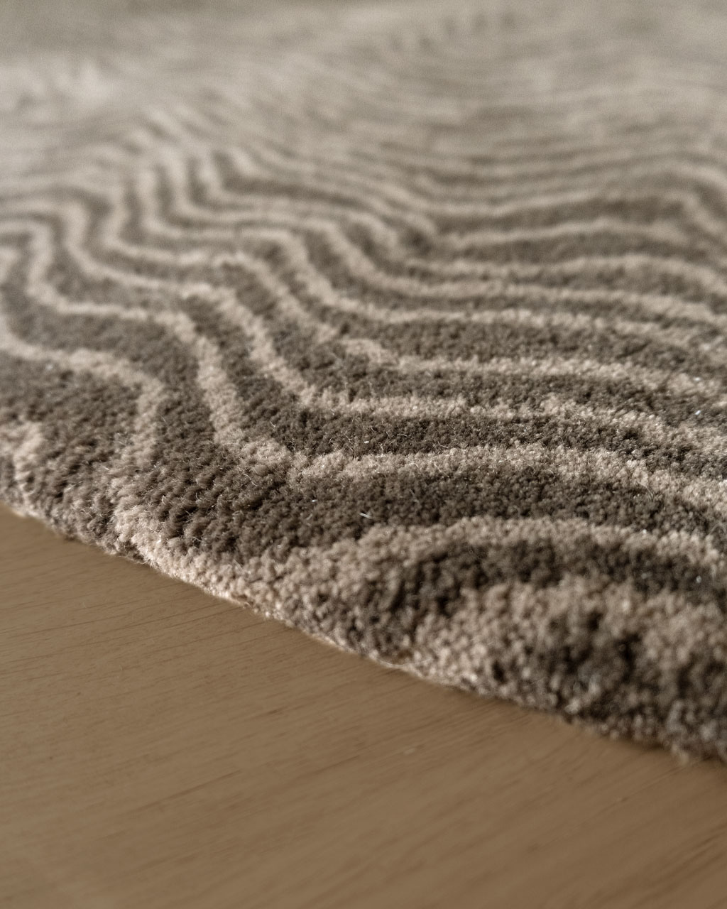 Détail du tapis de chambre Françoise marron par Camille Techer