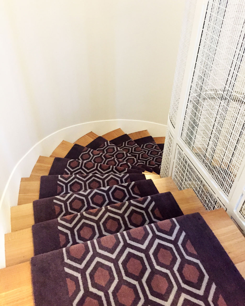 Tapis d’escalier modèle Abeille sur escalier intérieur