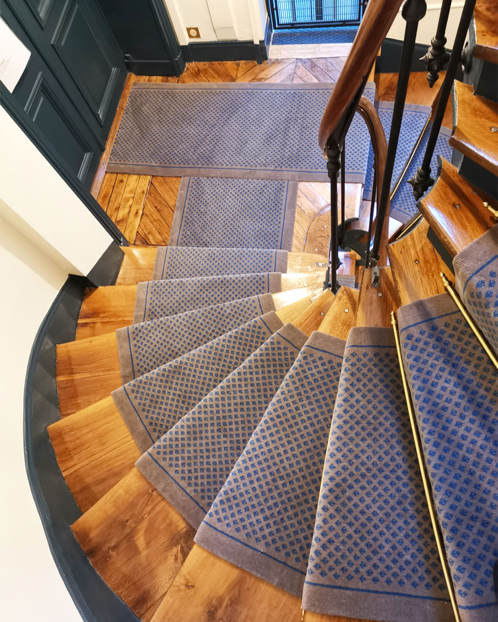 Tapis escalier modèle Masque