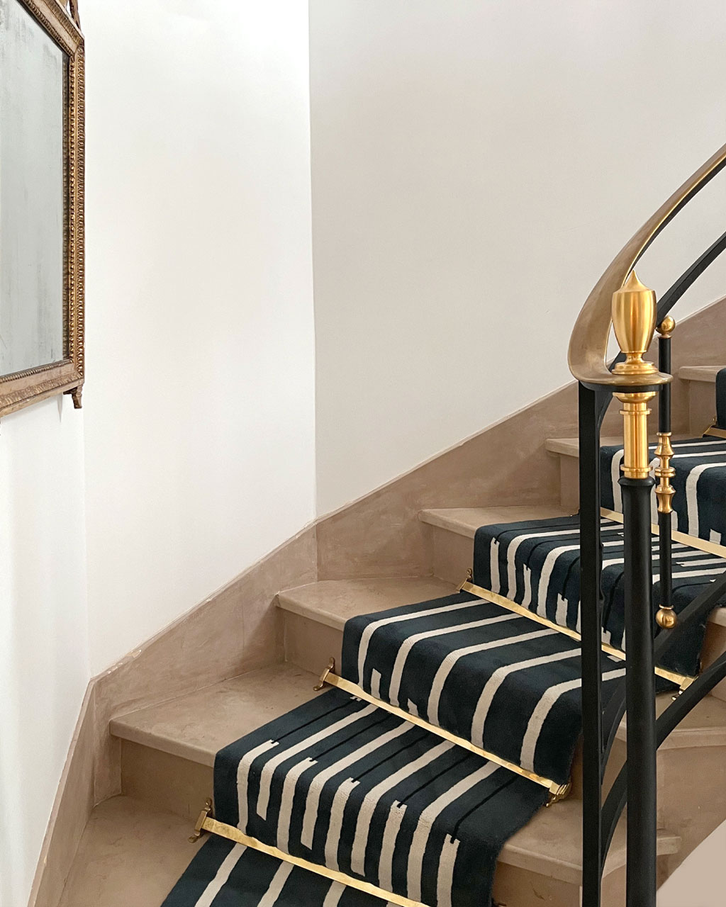 Tapis d’escalier Barbara sur mesure par Camille Techer