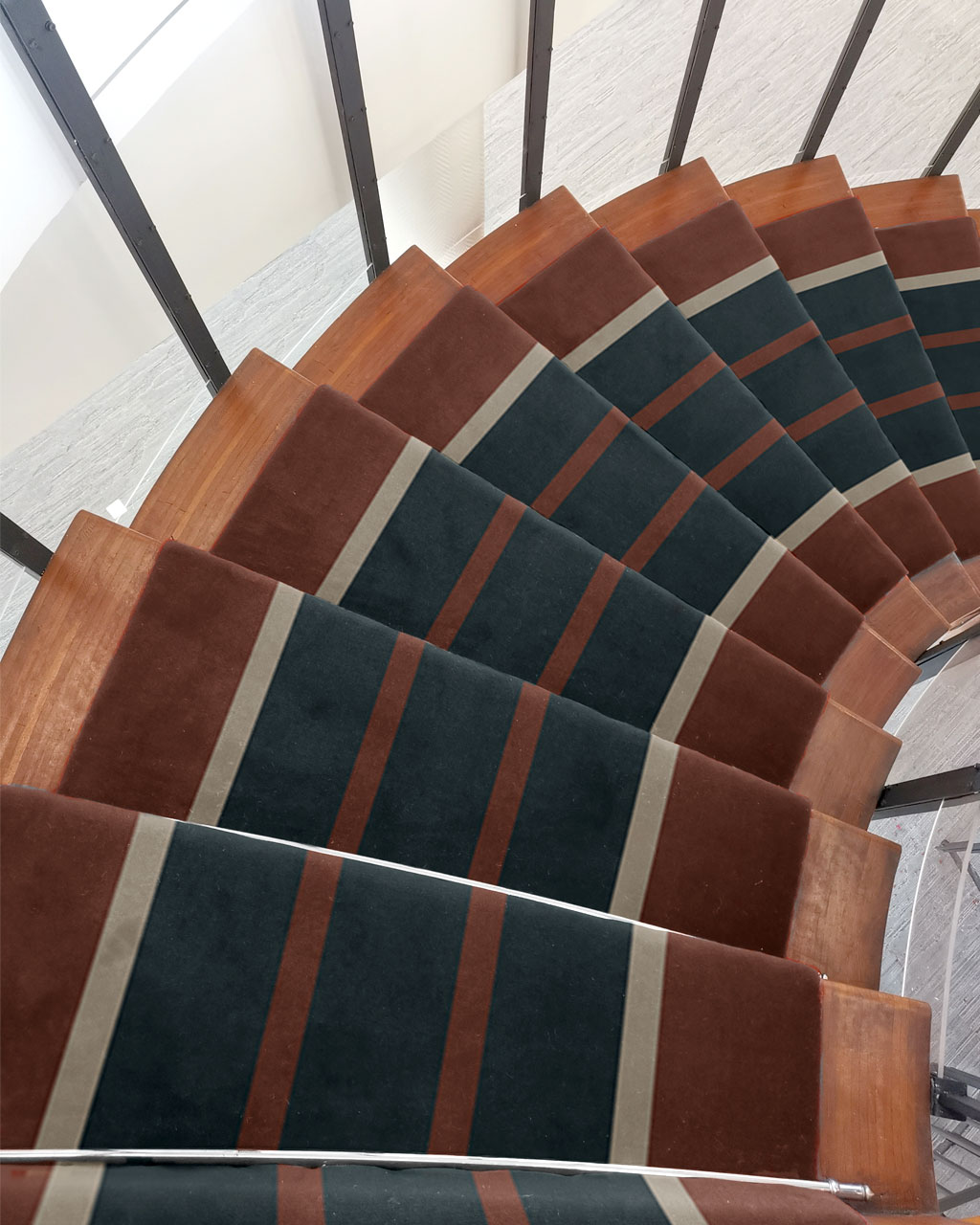 Tapis d’escalier Camille, création contemporaine par Camille Techer