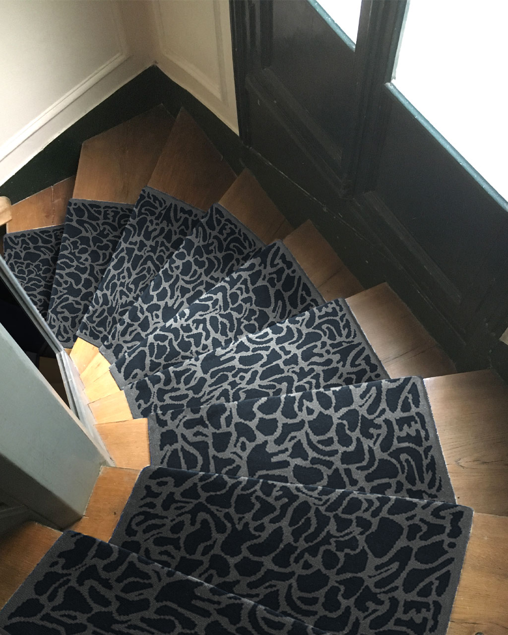 Tapis d’escalier Justine, design contemporain par Camille Techer
